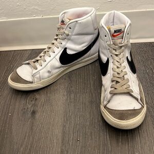 GUC - Nike Blazers Mid 77 - women’s sz 8.5